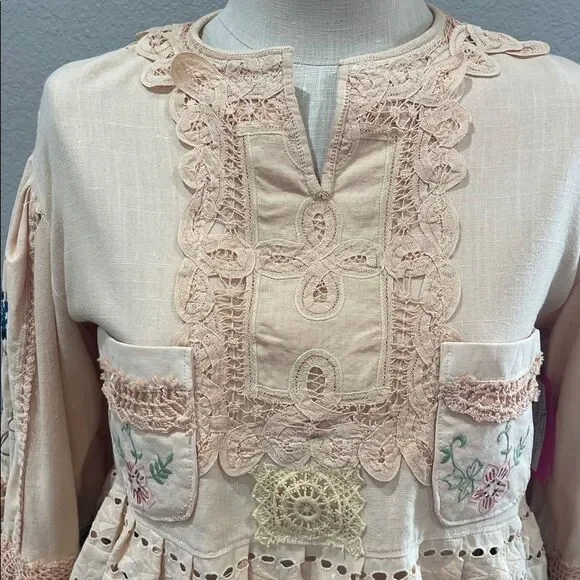 Upcycled boho top trimmed with vintage lace, size M - Picture 9 of 9